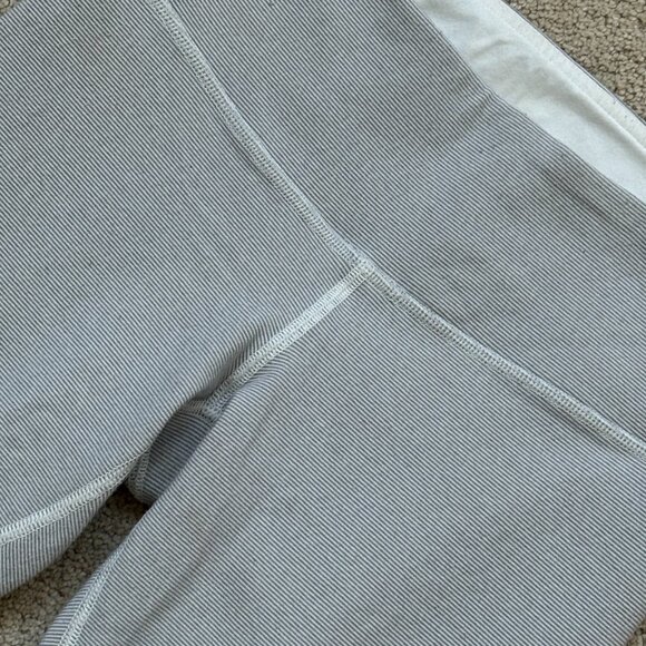 Lululemon leggings 5 PAIR BUNDLE Sizes 4 & 6 - Picture 7 of 7